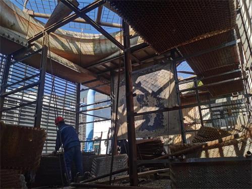 如何解決<a href=http://www.darqmatr.net target=_blank class=infotextkey>工業(yè)冷卻塔</a>噪音